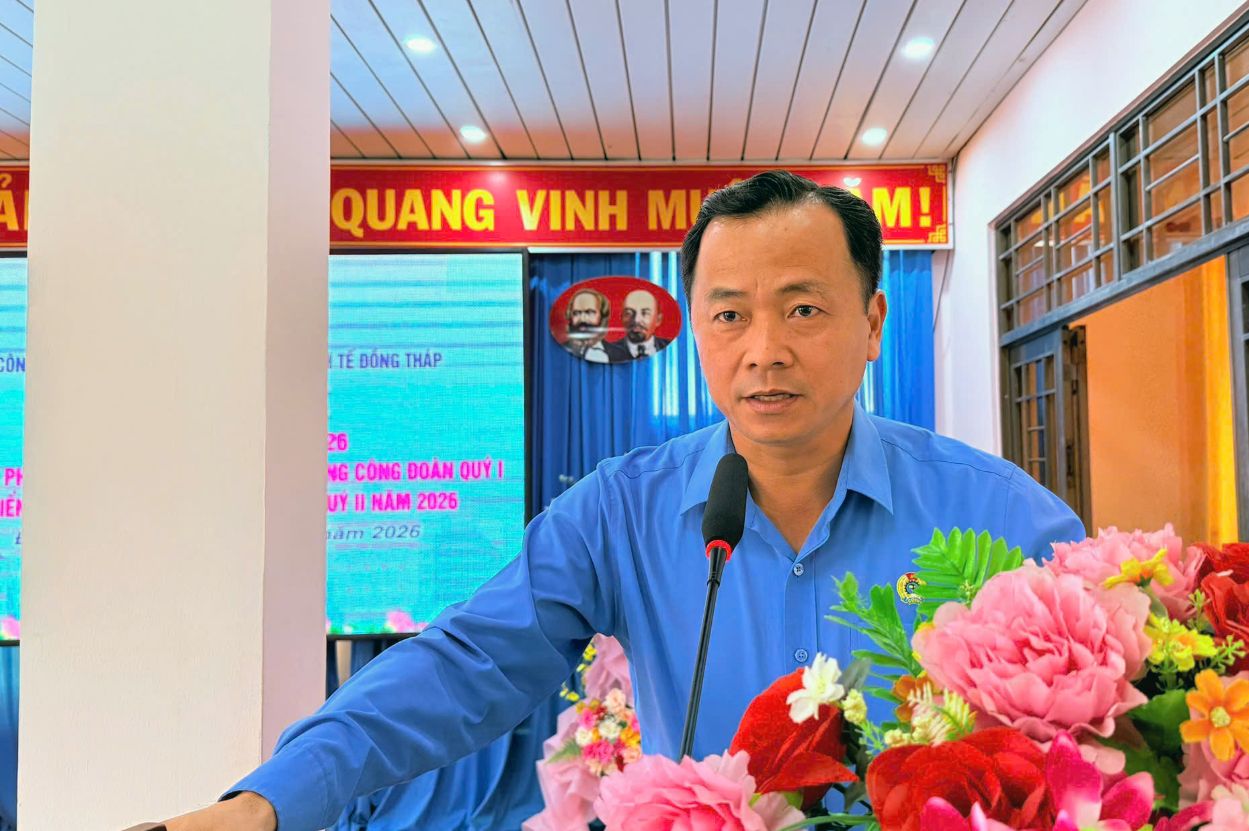 Phó Chủ tịch LĐLĐ tỉnh Đồng Tháp Nguyễn Thanh Tuấn yêu cầu Công đoàn các Khu công nghiệp, Khu kinh tế tỉnh tập trung chủ động ứng phó khó khăn để tăng cường chăm lo người lao động trong quý II. Ảnh: Thanh Mai