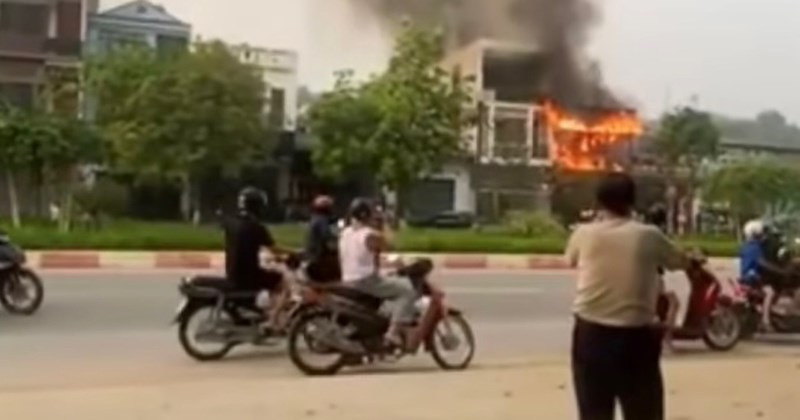 Cháy lớn thiêu rụi nhà hàng lẩu ở Lào Cai