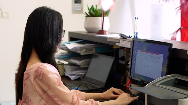 Many people are still working effectively but living in silent anxiety. Photo: Huyen Anh