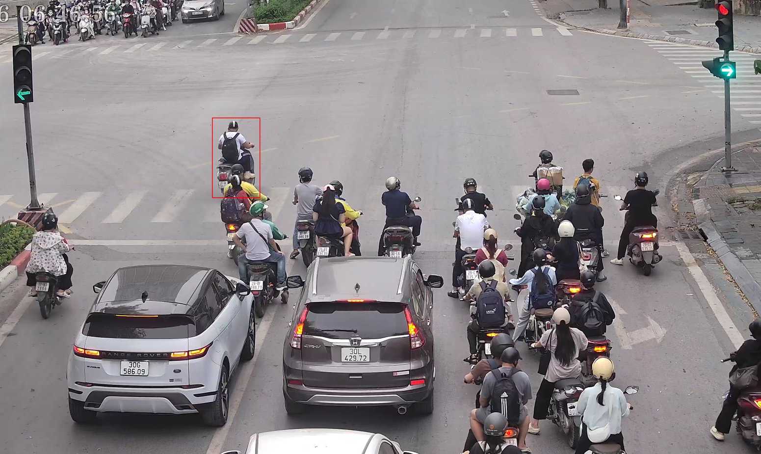 Motorbike running a red light is recorded by AI camera and fined remotely. Photo: Traffic Police Department