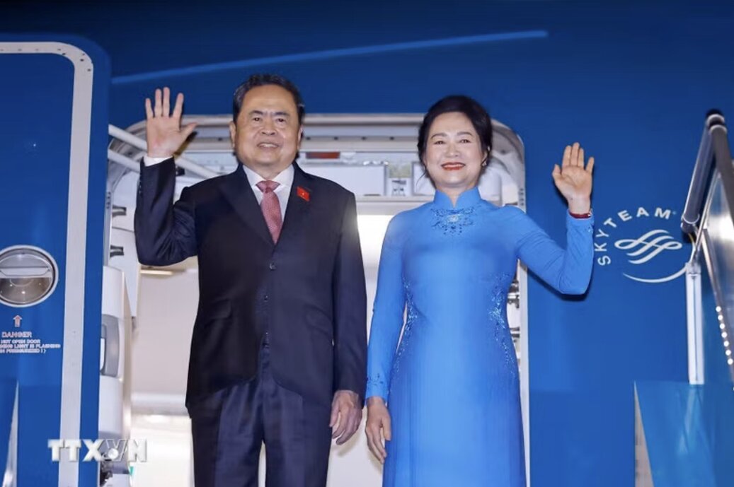 Politburo member, National Assembly Chairman Tran Thanh Man and his wife leave Hanoi to attend the 152nd General Assembly of the Inter-Parliamentary Union (IPU-152) in Istanbul, Turkey. Photo: VNA