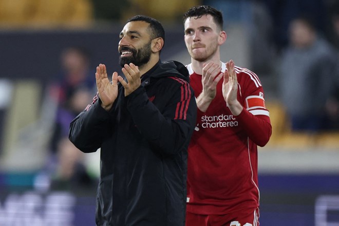 Cả Salah và Robertson đều sẽ rời Liverpool sau mùa giải năm nay.  Ảnh: AFP