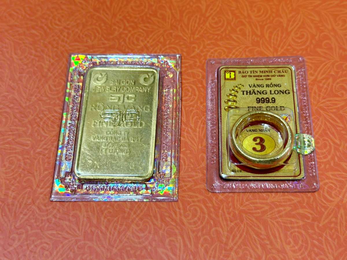 On April 11, SJC gold bar prices and Bao Tin Minh Chau 9999 gold ring prices traded around 169.7 - 172.7 million VND/tael (buying - selling). Photo: Song Minh