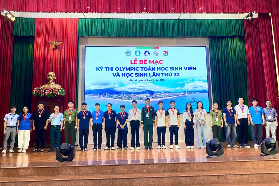 Awarding ceremony of the 32nd National Student Mathematical Olympiad - 2026. Photo: Quy Nhon University