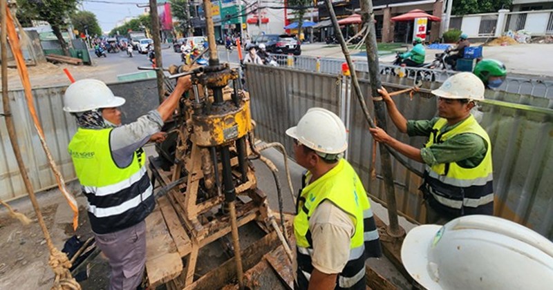 Khoan thăm dò sâu hơn 100m dưới lòng đường tại TP.HCM cho tuyến Metro số 2