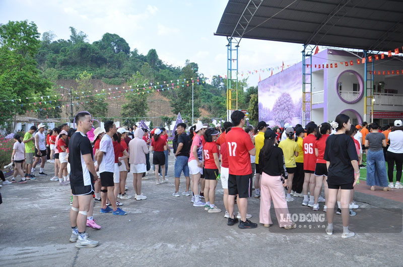 Các vận động viên tập trung nghe phổ biến luật. Ảnh: Đinh Đại