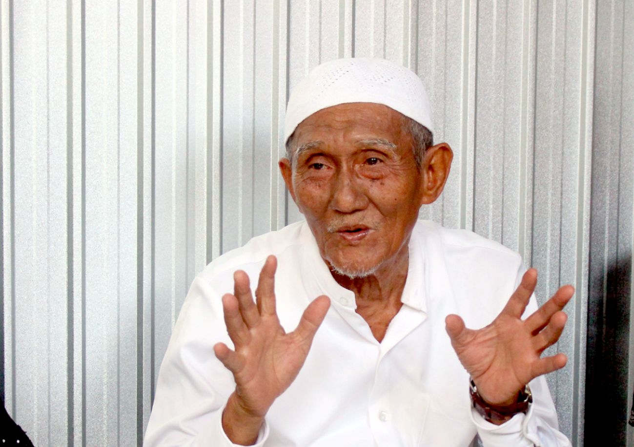 Ông A Nô bày tỏ biết ơn các nhà hảo tâm đã hỗ trợ Nhà Đại đoàn kết. Ảnh: Thanh Mai