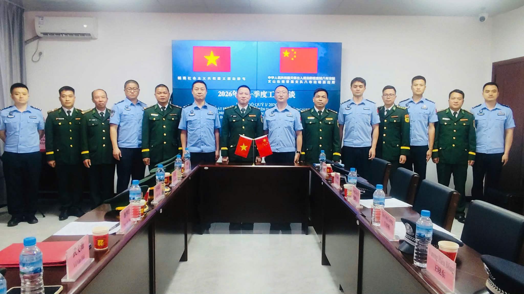 베트남 국경 관리군과 중국 간의 만남. 사진: 호앙찐