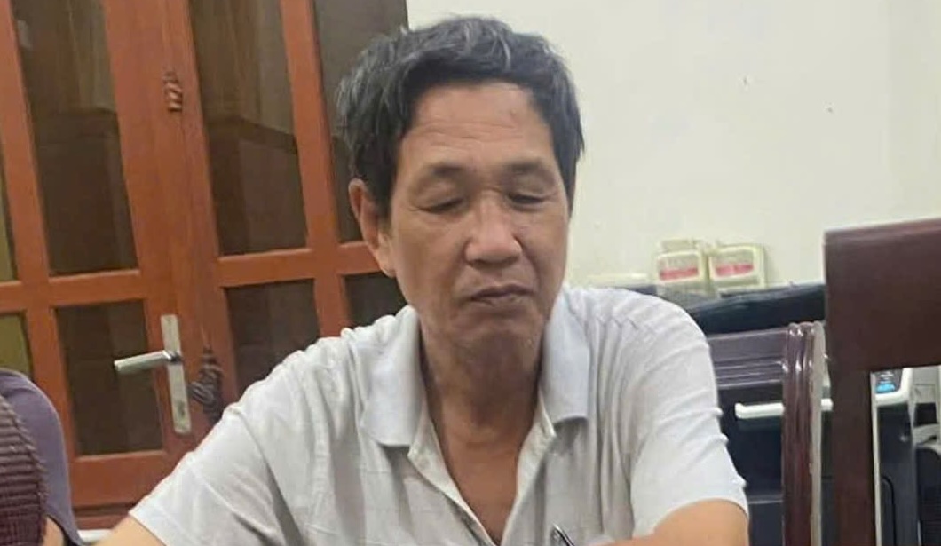 Tài xế tại cơ quan công an. Ảnh: Công an phường Vinh Hưng