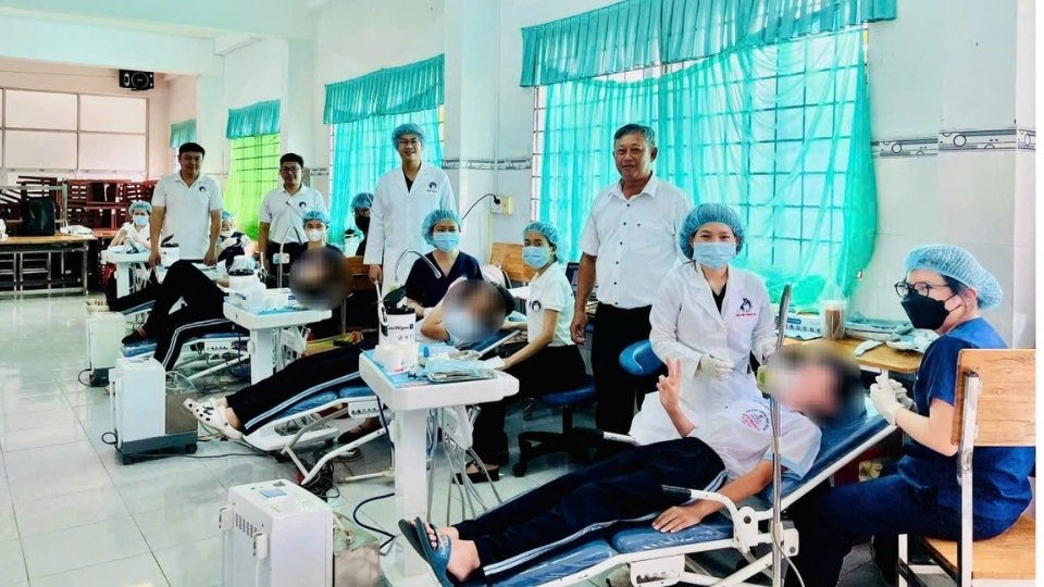 Students of Nguyen Truong To Secondary School are given oral examinations and dental records in a series of health care activities on the occasion of the Chol Chnam Thmay Tet. Photo: Hoang Loc