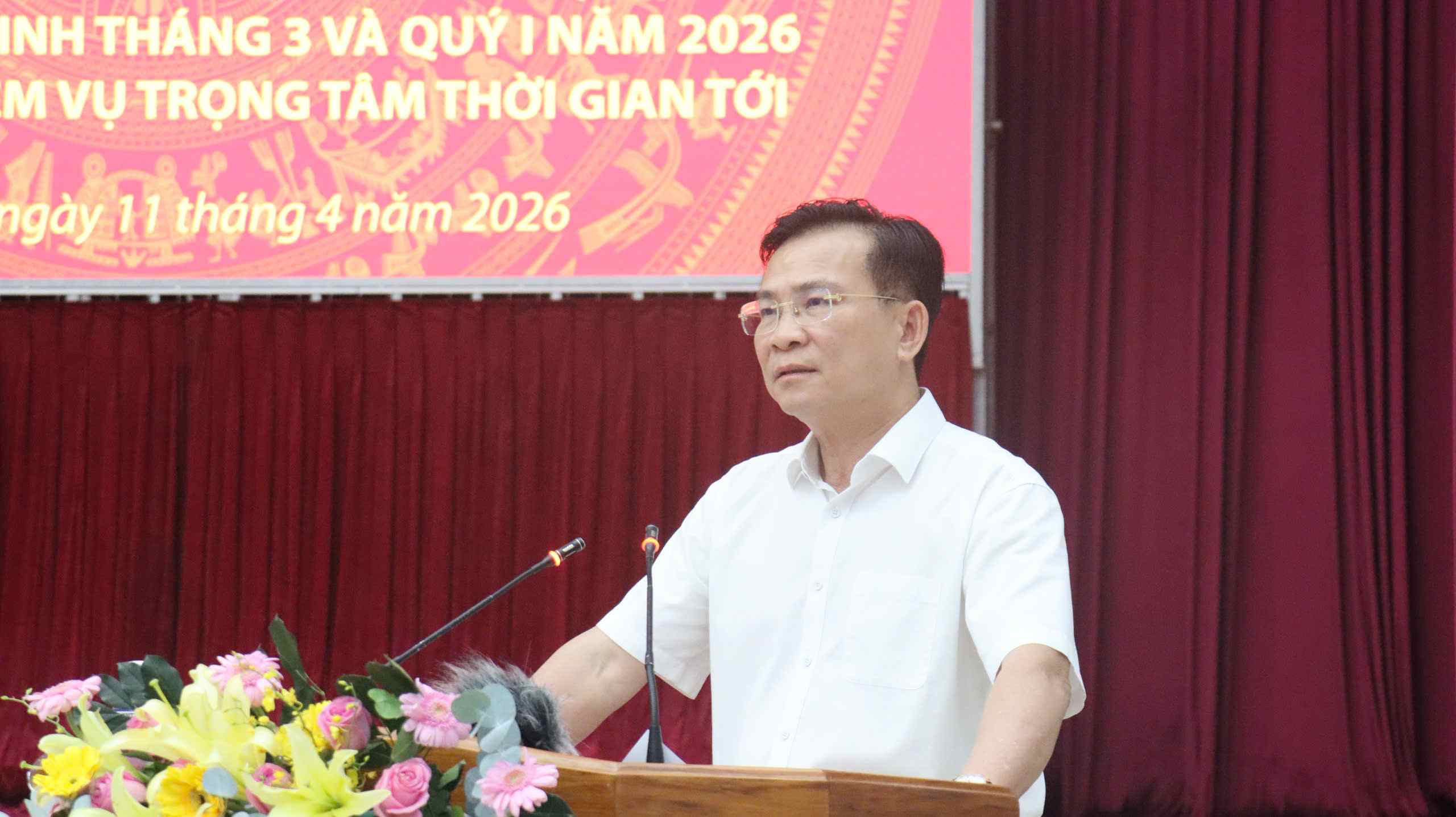 Ông Hồ Văn Mười, Chủ tịch UBND tỉnh Lâm Đồng phát biểu chỉ đạo tại hội nghị. Ảnh: Phúc Khánh 