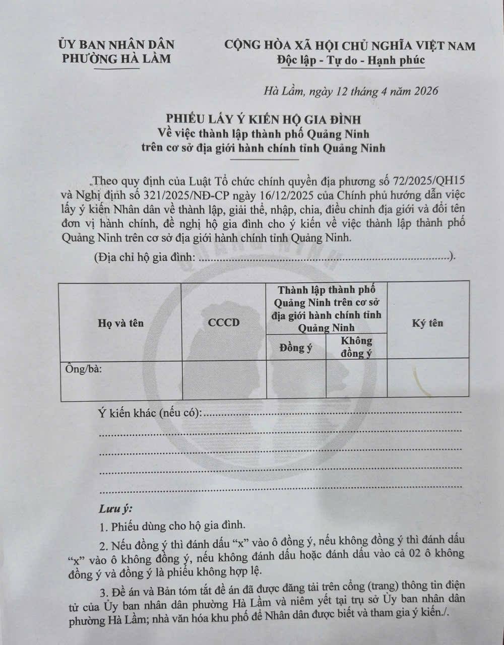 Opinion poll for households on the establishment of Quang Ninh city by Ha Lam Ward People's Committee. Photo: Quang Ninh Province