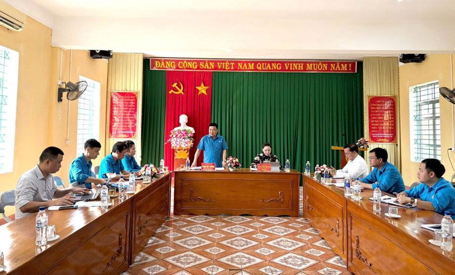 ラオカイ省労働組合連盟がギアロ区労働組合で活動。写真:タイン・フォン