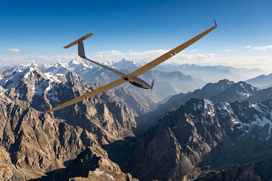 Solar power UAV helps the US Air Force maintain continuous surveillance. Graphics: Cat Tien