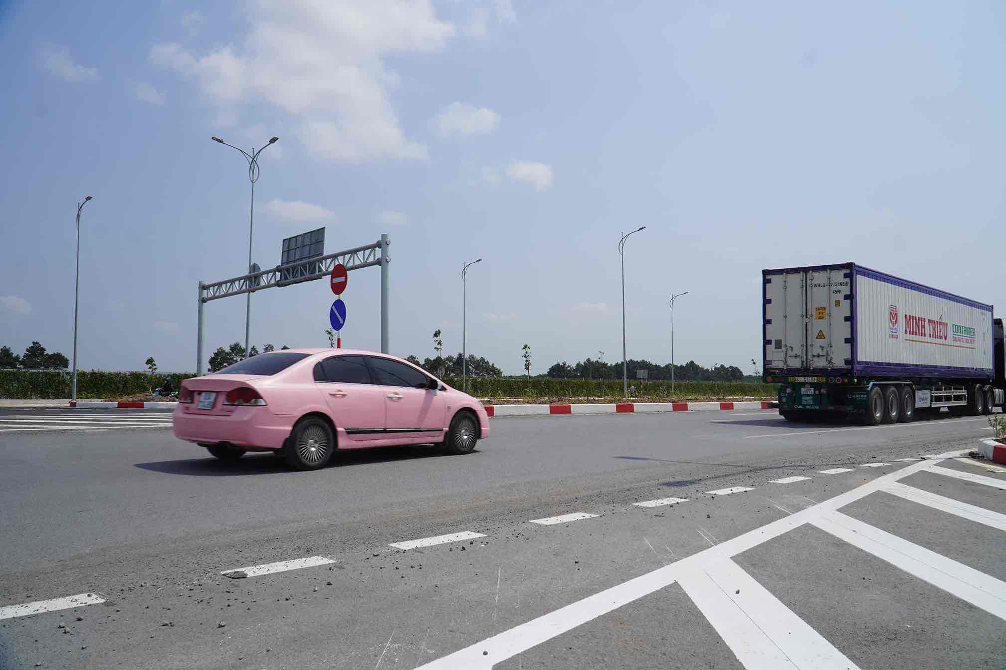 Đường 25B đoạn từ trung tâm xã Nhơn Trạch đến đường Quách Thị Trang. Ảnh: HAC