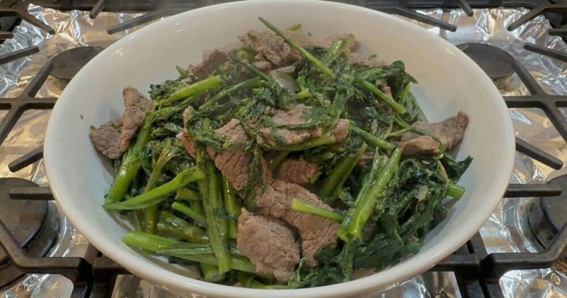 Cách làm thịt bò xào rau bina giải nhiệt ngày hè