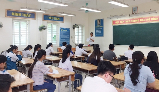 Teachers organizing extra classes outside the school must ensure good moral qualities; have professional competence suitable for the subject participating in extra classes. Photo: VGP