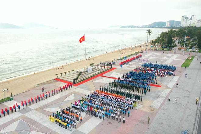 Khanh Hoa Labor Federation will organize the May flag salute ceremony with the highlight of modern workers entering a new stage of development. Photo: Phuong Linh