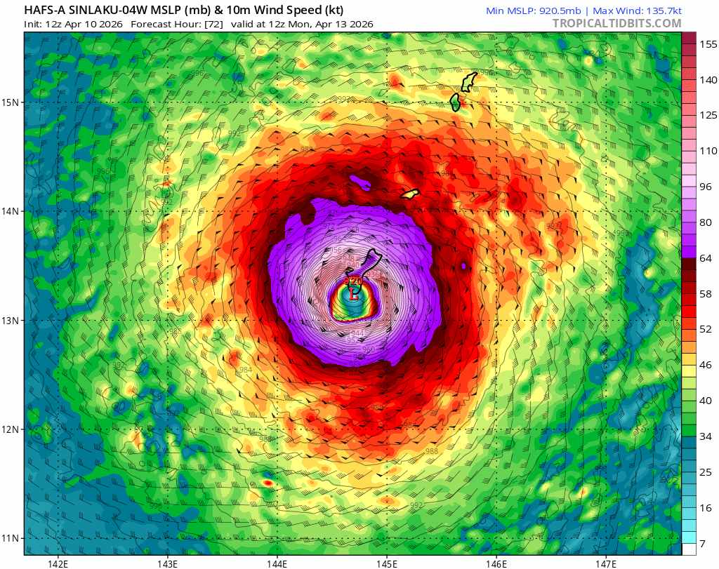 Typhoon Sinlaku is expected to have winds of up to 200 km/h. Photo: Tropicaltidbits.com