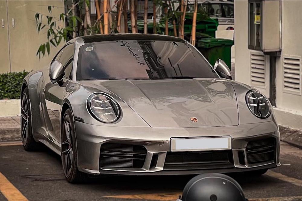 Porsche 911 Carrera S (992. 2) mid-life upgraded generation revealed in Vinh Long. Photo: Check in Supercars
