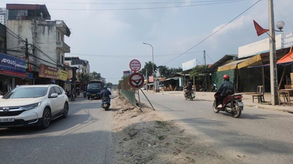 Hanoï s'efforce d'ouvrir à la circulation toute la route 70 au quatrième trimestre 2026. Photo: Minh Hạnh