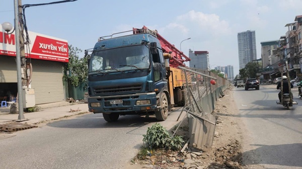 Đường 70 Hà Nội chậm tiến độ nhiều năm tiềm ẩn nguy cơ mất an toàn giao thông. Ảnh: Minh Hạnh 