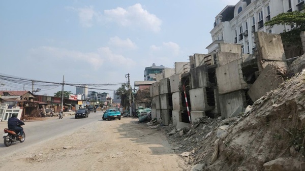 Sau gần 10 năm dang dở, đường 70 Hà Nội đặt mục tiêu thông xe cuối năm 2026. Ảnh: Minh Hạnh 