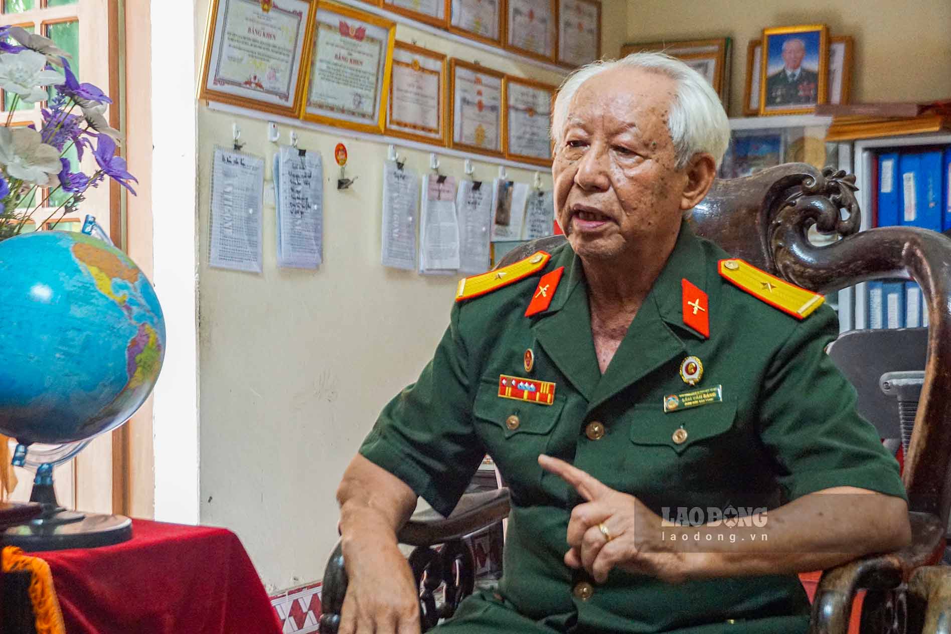Cựu chiến binh Lâm Văn Bảng trong cuộc trao đổi với phóng viên. Ảnh: Hữu Vũ