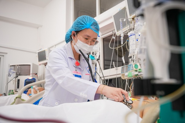 Patient who mistakenly drank toxic chemicals was successfully saved by doctors. Photo: BVCC