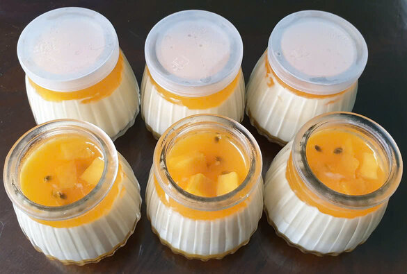 Cách làm món panna cotta xoài chanh dây đơn giản, giải nhiệt ngày hè. Ảnh: Thanh Trúc