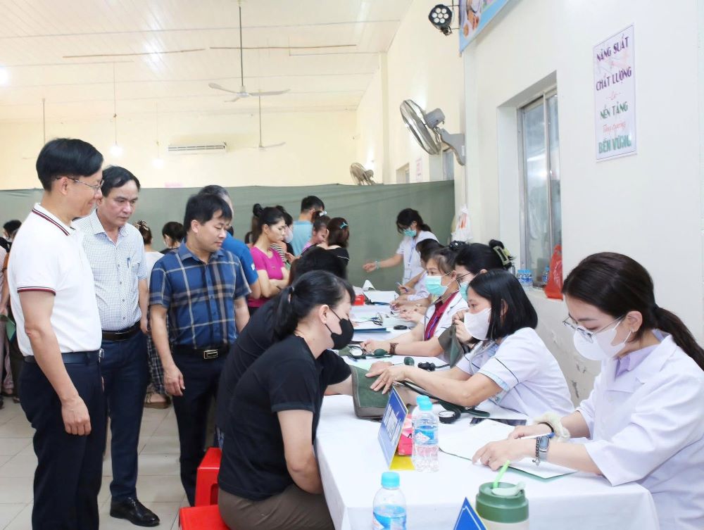 TAAD Investment and Trading Production Joint Stock Company organizes periodic health check-ups, taking care of employees. Photo: Ha Tinh Trade Union