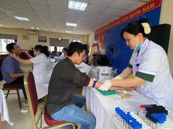 Regular health check-ups and professional medical examinations in 2026 at the Vietnam National Textile and Garment Group Branch Factory - Vinatex Nam Dinh Yarn Factory - one of the activities in response to Workers' Month. Photo: CĐCS
