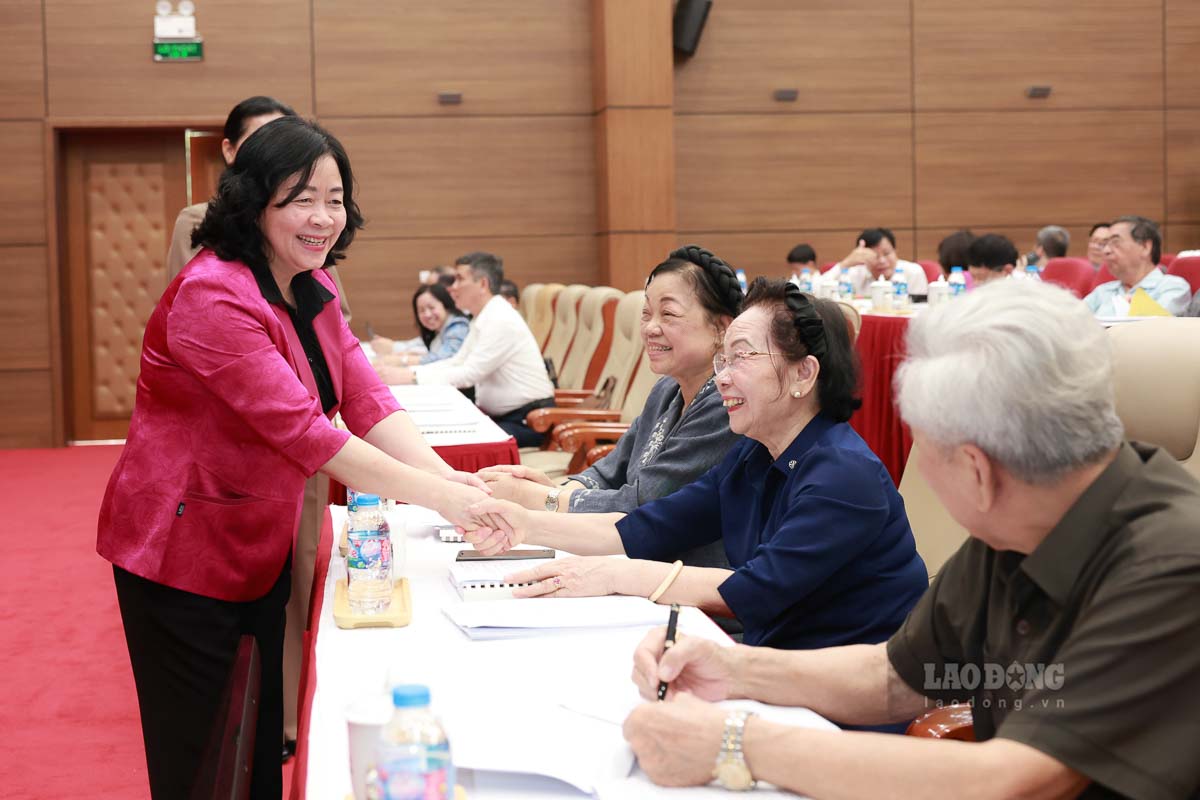 Bà Bùi Thị Minh Hoài, Ủy viên Bộ Chính trị, Bí thư Trung ương Đảng, Bí thư Đảng ủy MTTQ, các đoàn thể Trung ương, Chủ tịch Ủy ban Trung ương MTTQ Việt Nam cùng đại biểu tham dự Hội nghị. Ảnh: Hải Nguyễn