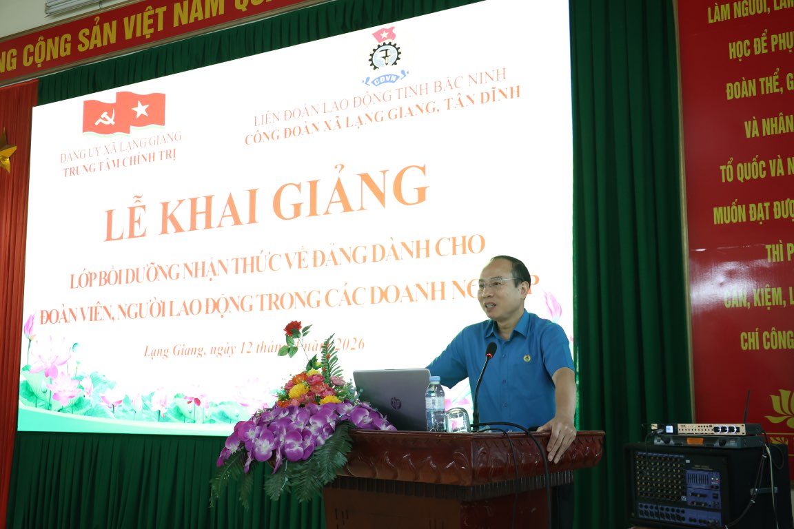 Comrade Le Duc Tho - Vice Chairman of Bac Ninh Provincial Labor Federation speaking at the opening ceremony. Photo: Quyet Chien
