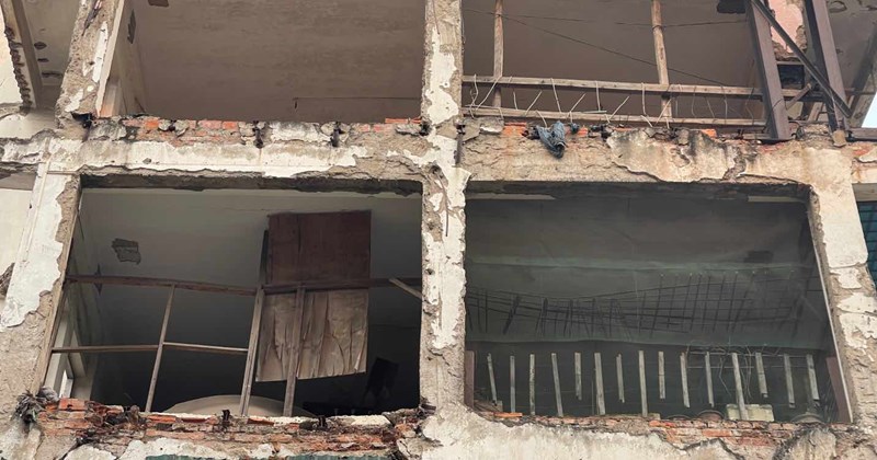 Hà Nội: Bắt đầu tháo dỡ chung cư 35 năm tuổi