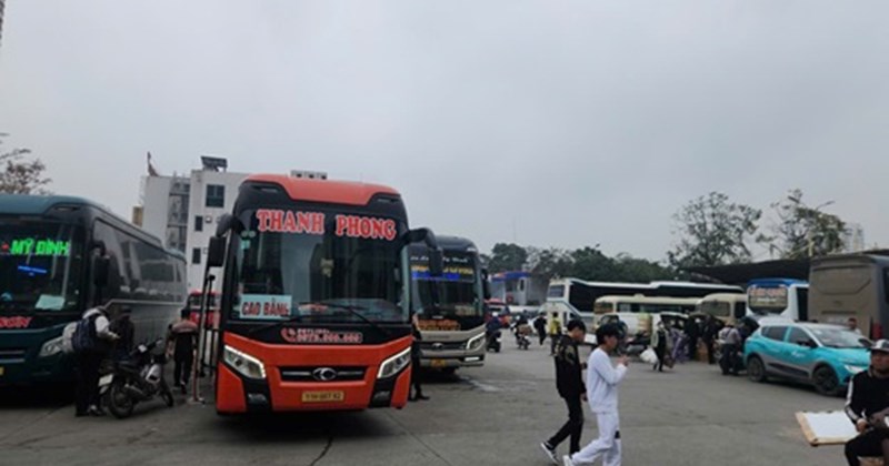Hanoi Bus Station increases by 500 vehicles on April 30th holiday and Giỗ Tổ 2026