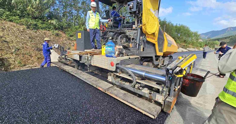 Cao tốc La Sơn - Hòa Liên tăng tốc thi công, vượt khó
