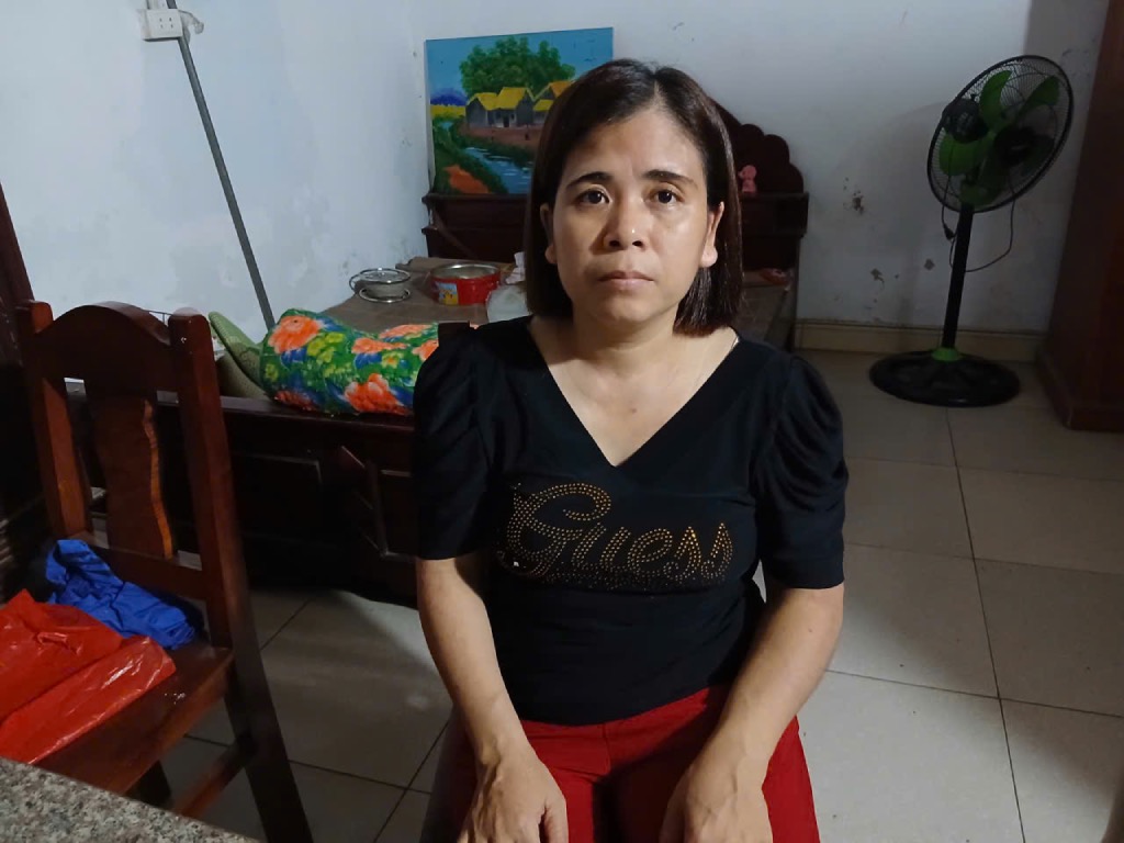 La trabajadora Giáp Thị Huế espera tener una nueva férula para la pierna para facilitar el movimiento. Foto: NVCC