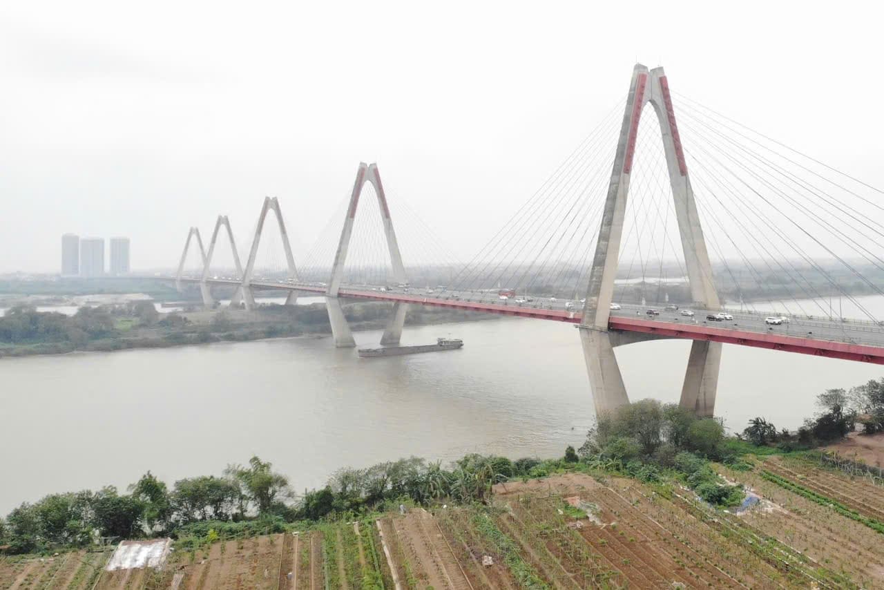 The Red River plays a central role in space organization and is a new symbol of development of the Capital. Photo: Pham Manh