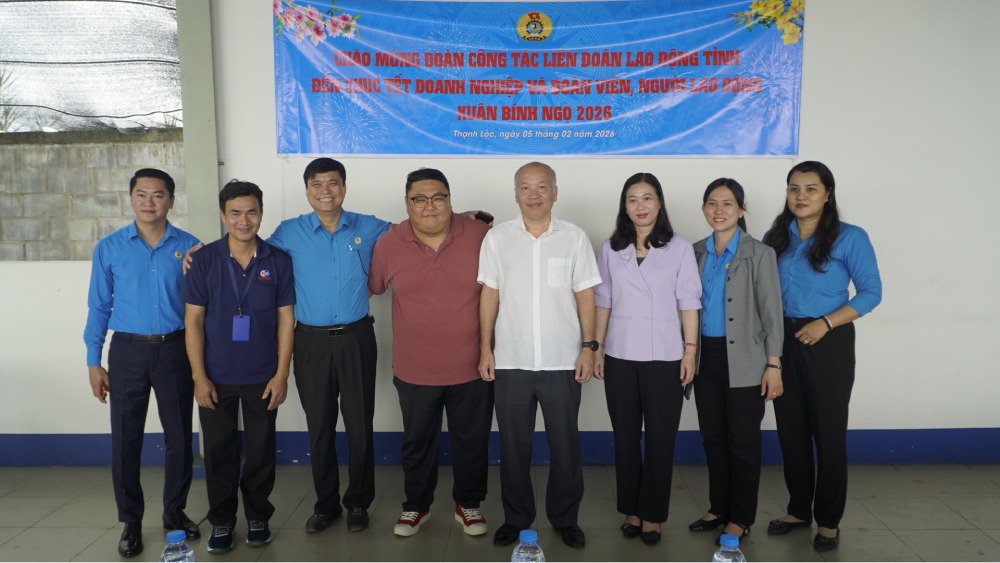 LĐLĐ tỉnh An Giang thăm các CĐCS, tặng quà Tết cho đoàn viên, NLĐ trong đợt Tết Nguyên đán 2026. Ảnh: Nguyên Anh