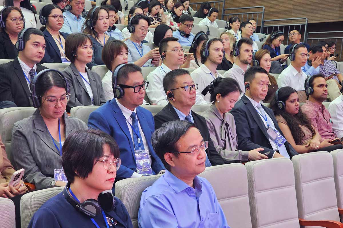 Các đại biểu quốc tế tham dự Hội thảo. Ảnh: Đoàn Hưng