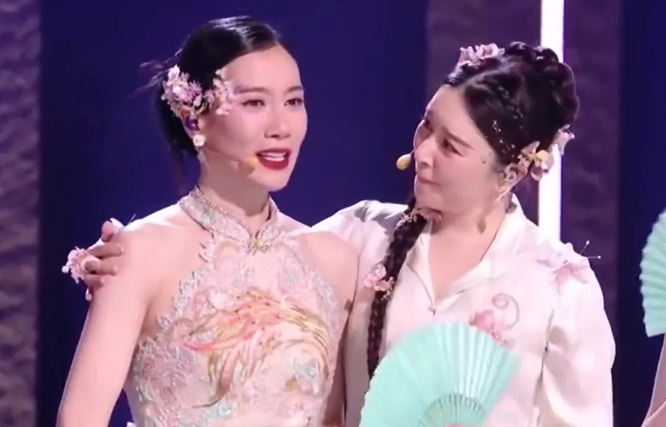 Ôn Tranh Vanh bị chỉ trích hát nhép. Ảnh: cắt từ video