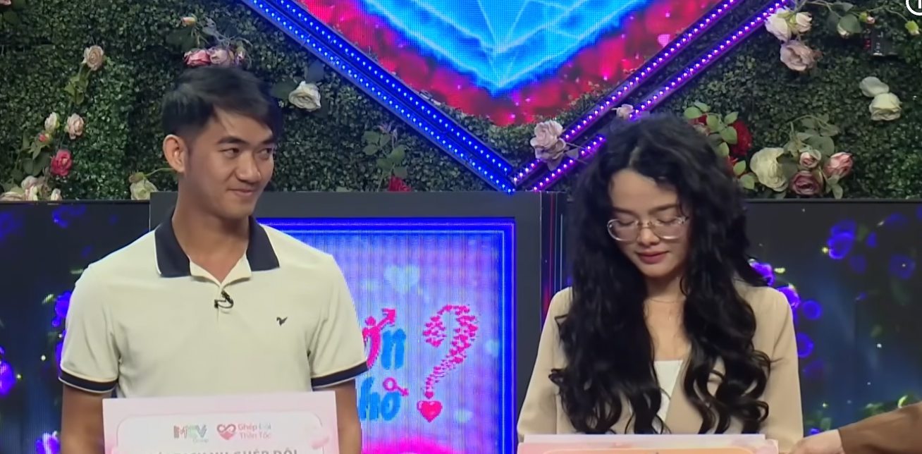 Architect and the coffee shop owner. Photo: MCV Unit.