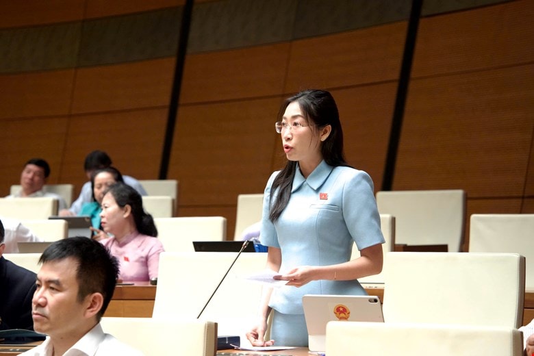 Delegate Hoang Thi Thanh Thuy (Tay Ninh Delegation) proposed harmonizing the relationship between protecting state secrets, information security and citizens' right to access information. Photo: Quochoi. vn