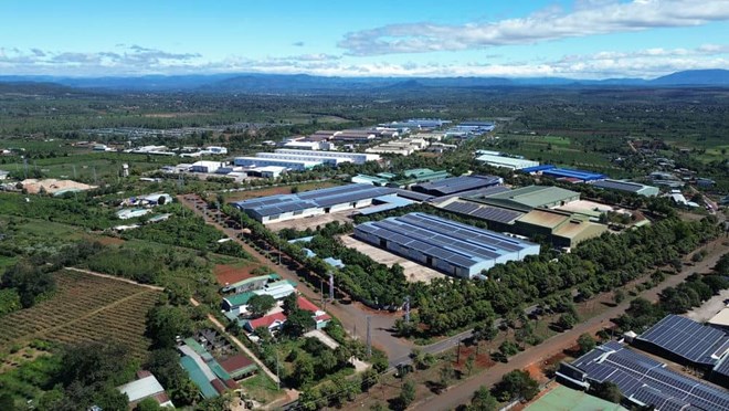 Fábricas y empresas que operan concentradas en grupos industriales y parques industriales en Gia Lai. Foto: Thanh Tuan