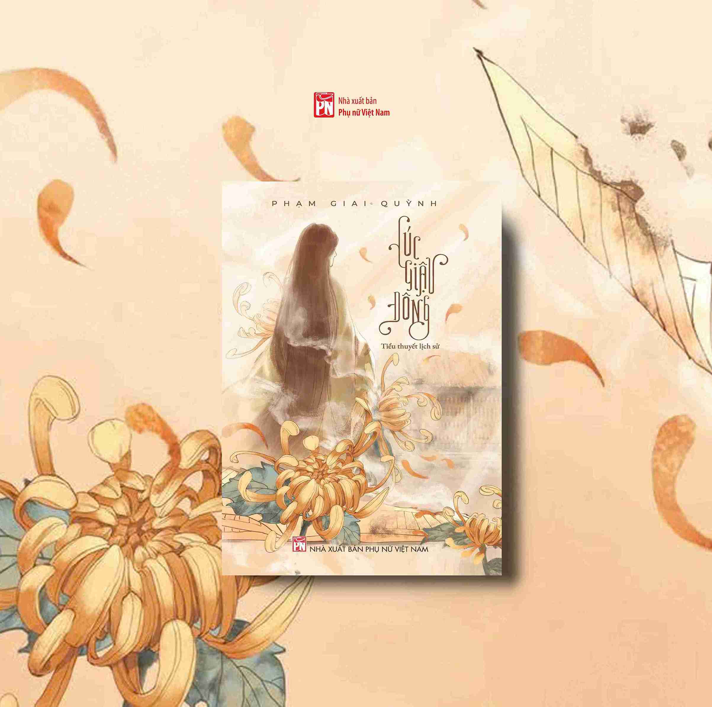 소설 "겨울 울타리 국화"는 재능 있고 불운했던 삶을 이야기합니다. 사진: 베트남 여성 출판사