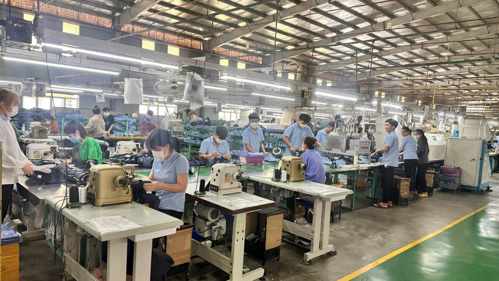 Công nhân làm việc trong KCN ở Lâm Đồng. Ảnh: Duy Tuấn