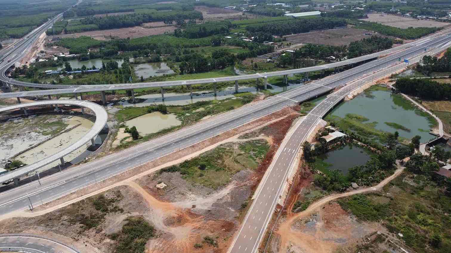 Các làn xe chạy trên cao tốc Biên Hòa - Vũng Tàu đã sẵn sàng chờ đưa vào khai thác. Ảnh: HAC