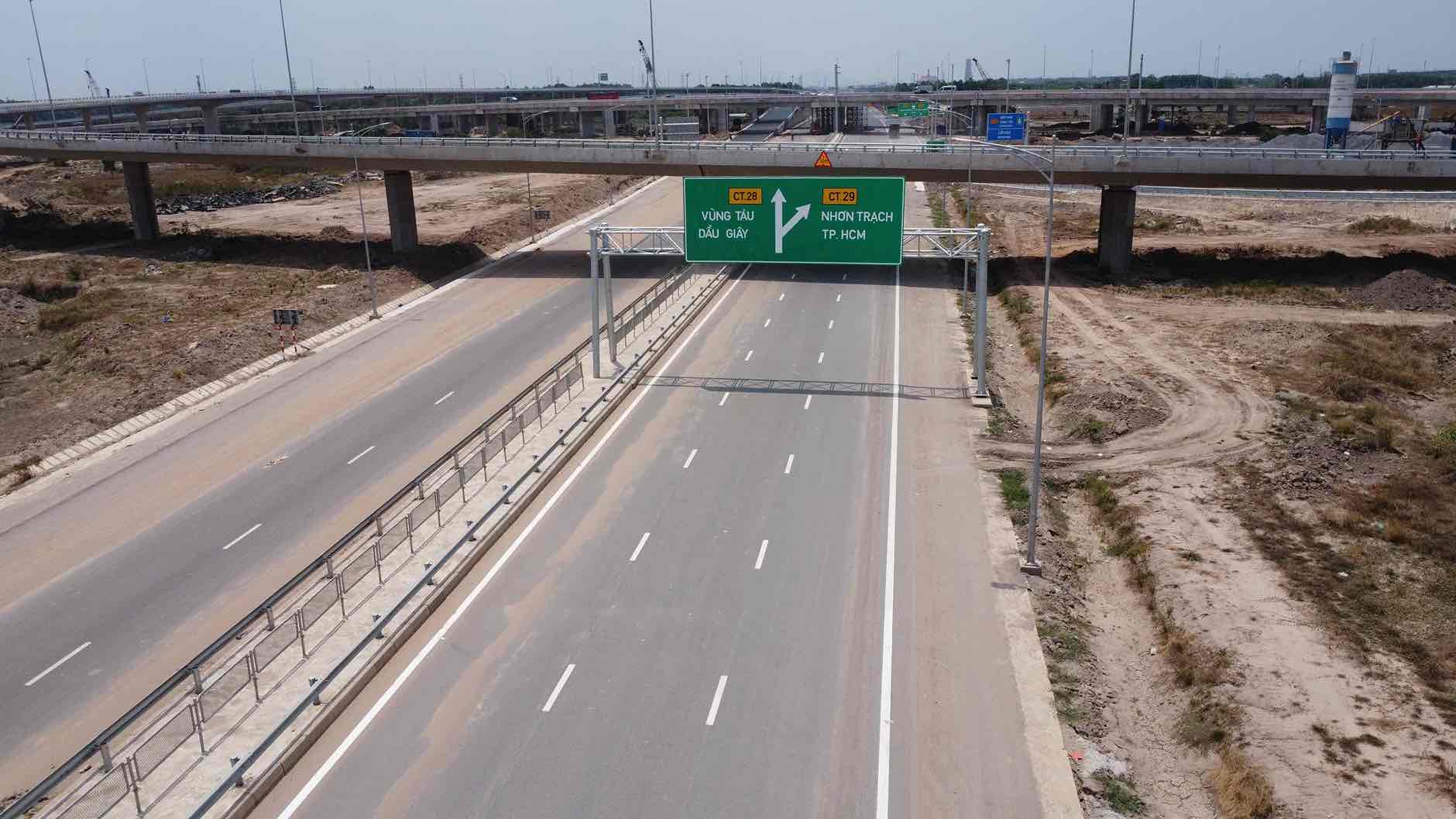 Hướng TPHCM đi Đồng Nai trên cao tốc Biên Hòa - Vũng Tàu. Ảnh: HAC