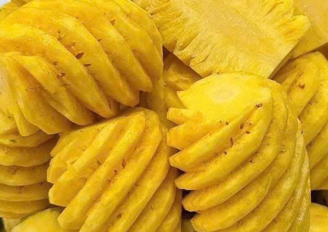 People with stomach pain who want to drink pineapple juice need to follow some principles. Photo: Kieu Vu